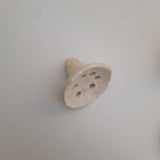 Diverse Kohlehalter aus Ton